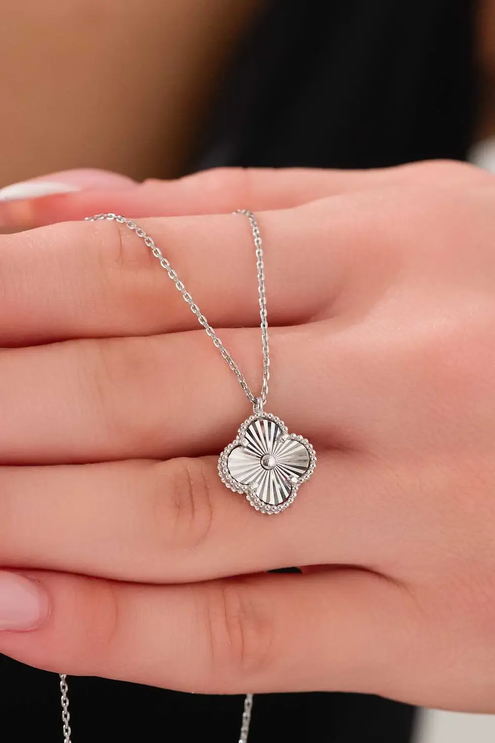 Küçük resim: Yonca model Kolye 925 ayar Gümüş 18 ayar beyaz Altın kaplama kolye