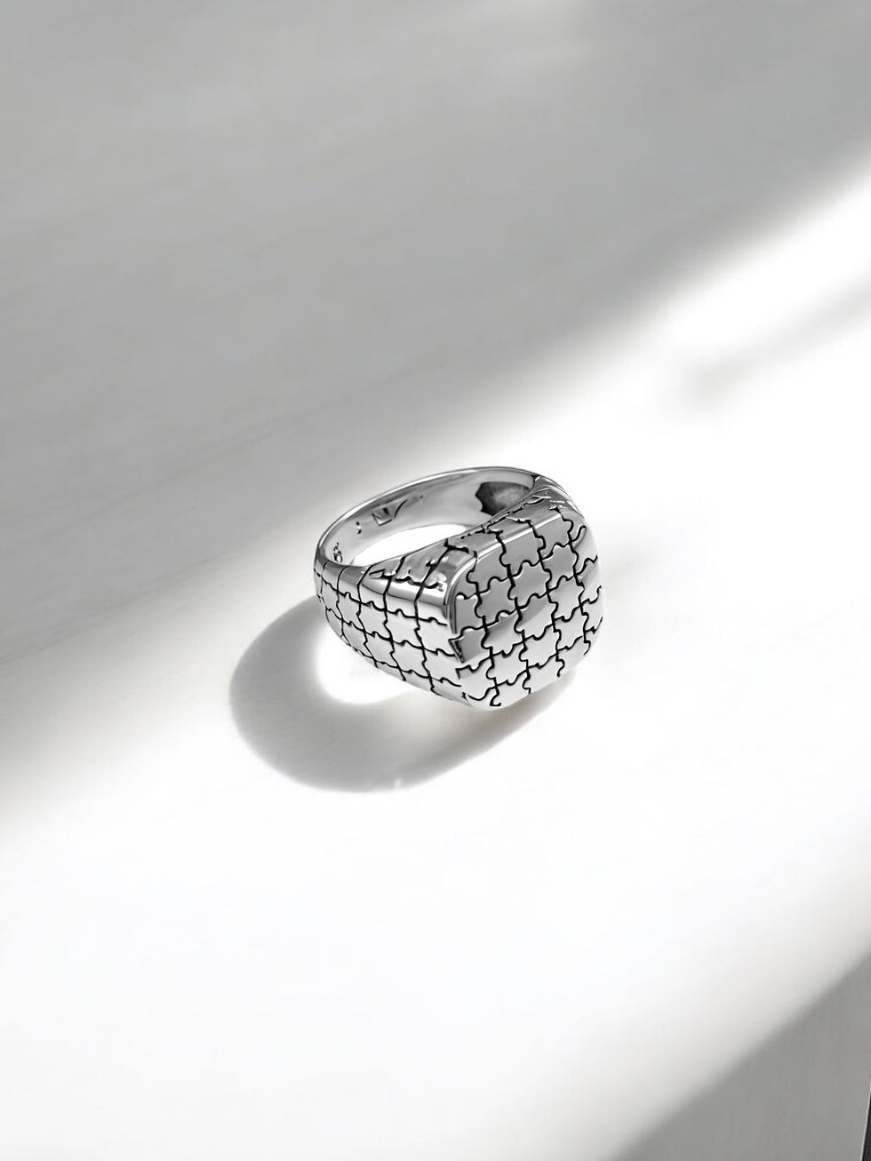 Küçük resim: Özel tasarım ithal erkek yüzüğü 925 ayar gümüş özel lak kaplamalı