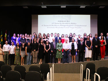 Formatura celebra especialização de residentes médicos e equipes multiprofissionais no HRO