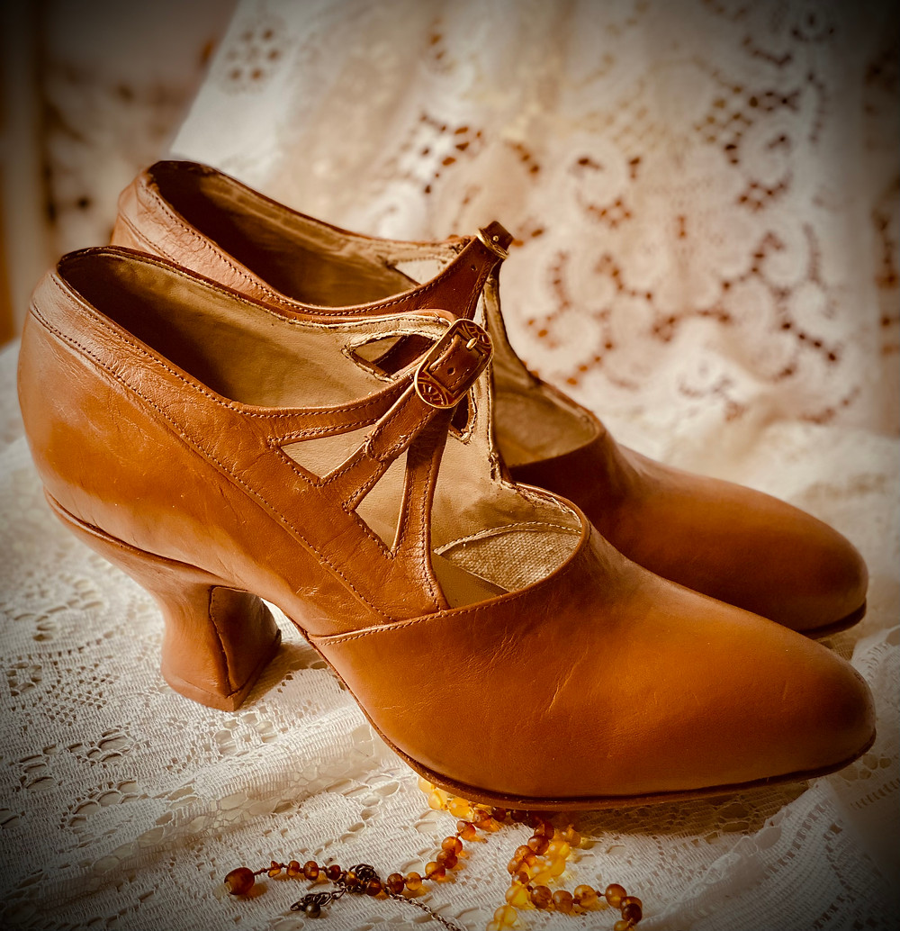 shoe making 1920's downton abbey shoes tutorial shoe last pattern vintage brown louis heel