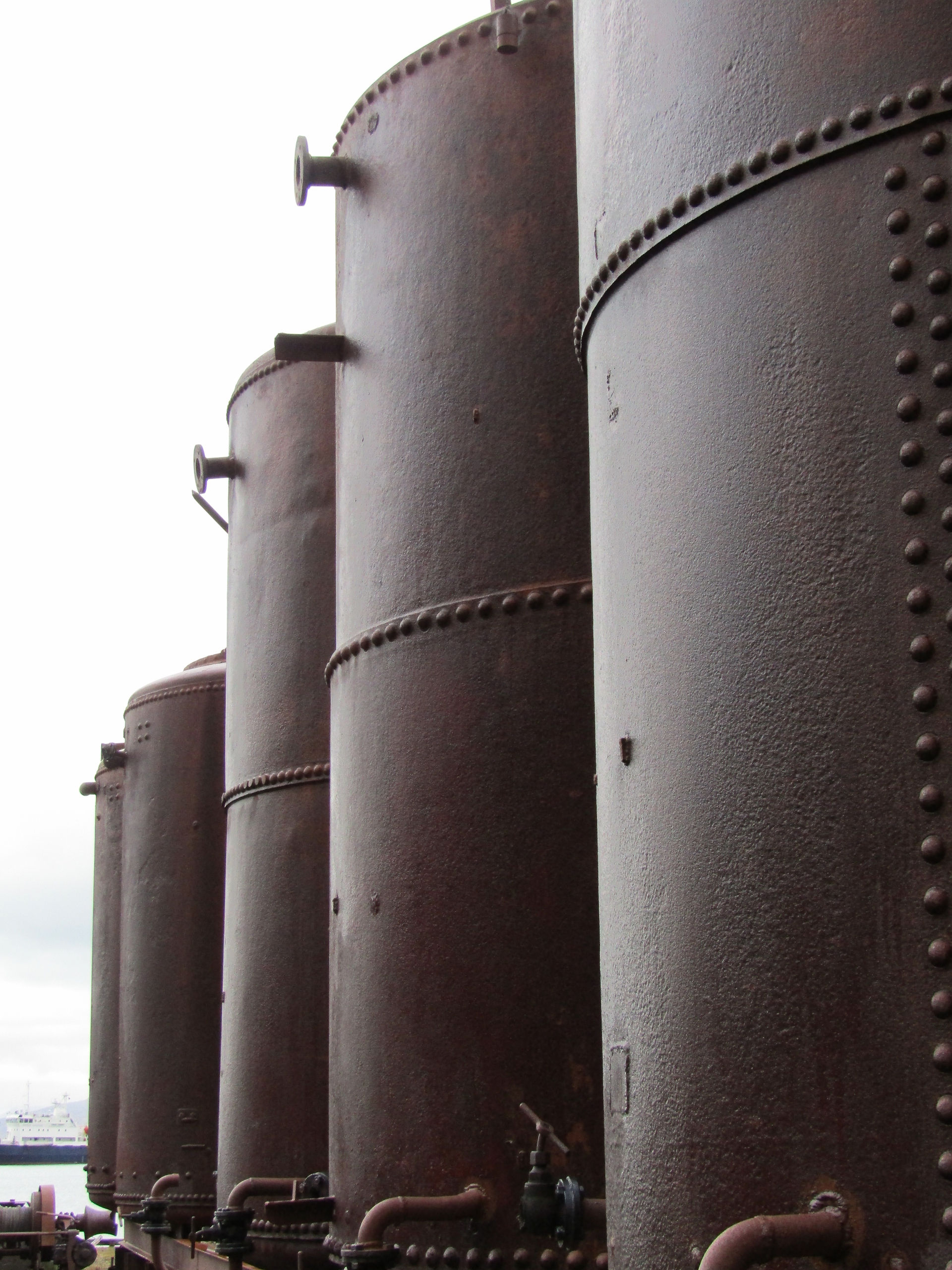 20190128-Page-Grytviken tanks