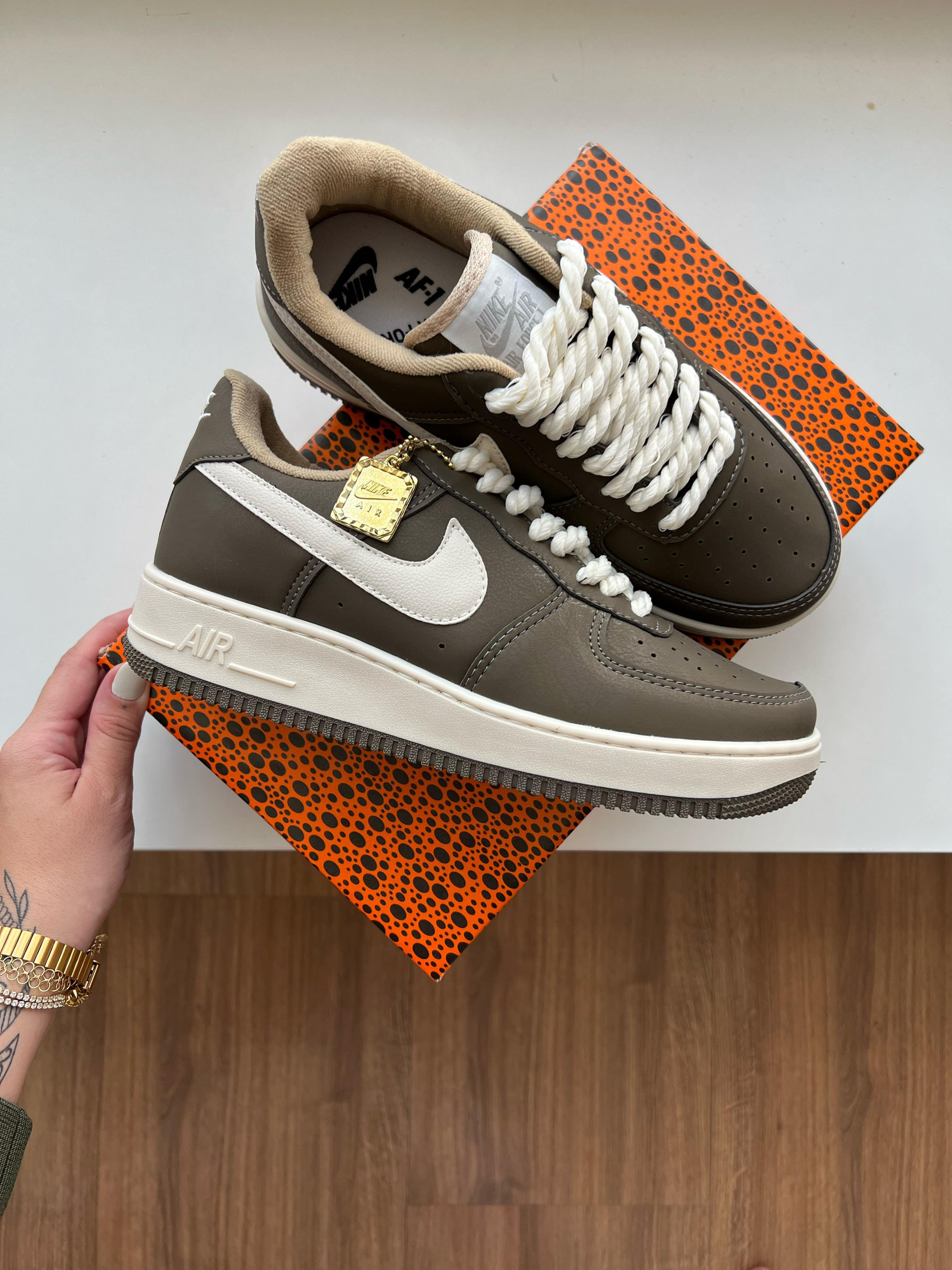 Tênis Nike Air Force medalha