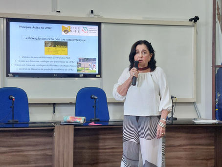 Professora Maria José Veloso é homenageada pelo Departamento de Biblioteconomia