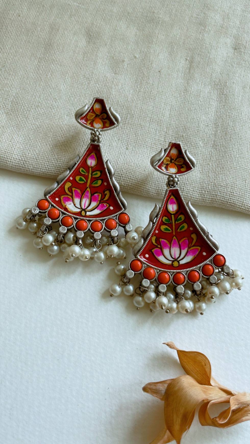 Thumbnail: Aliya danglers