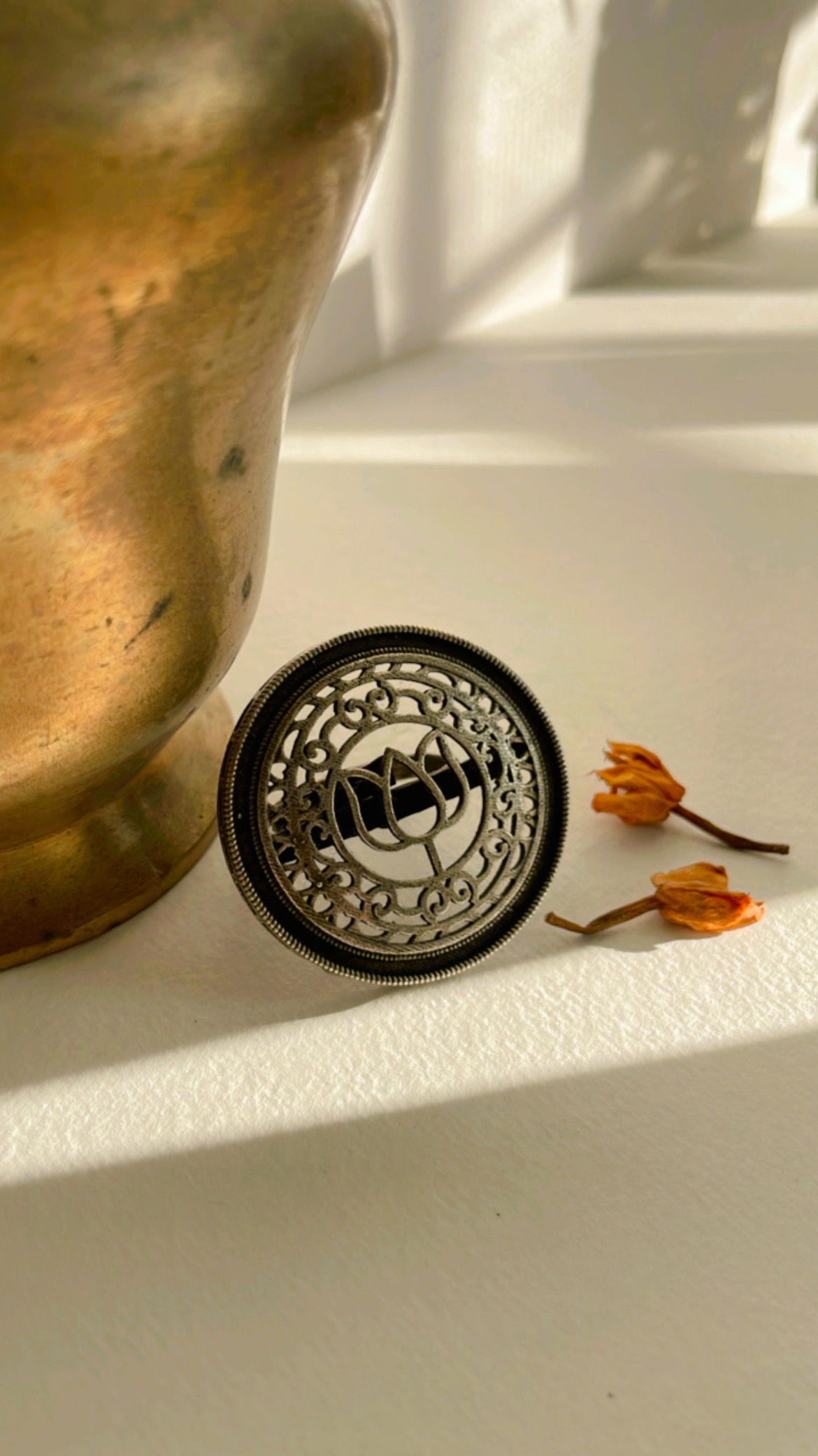Lotus ring