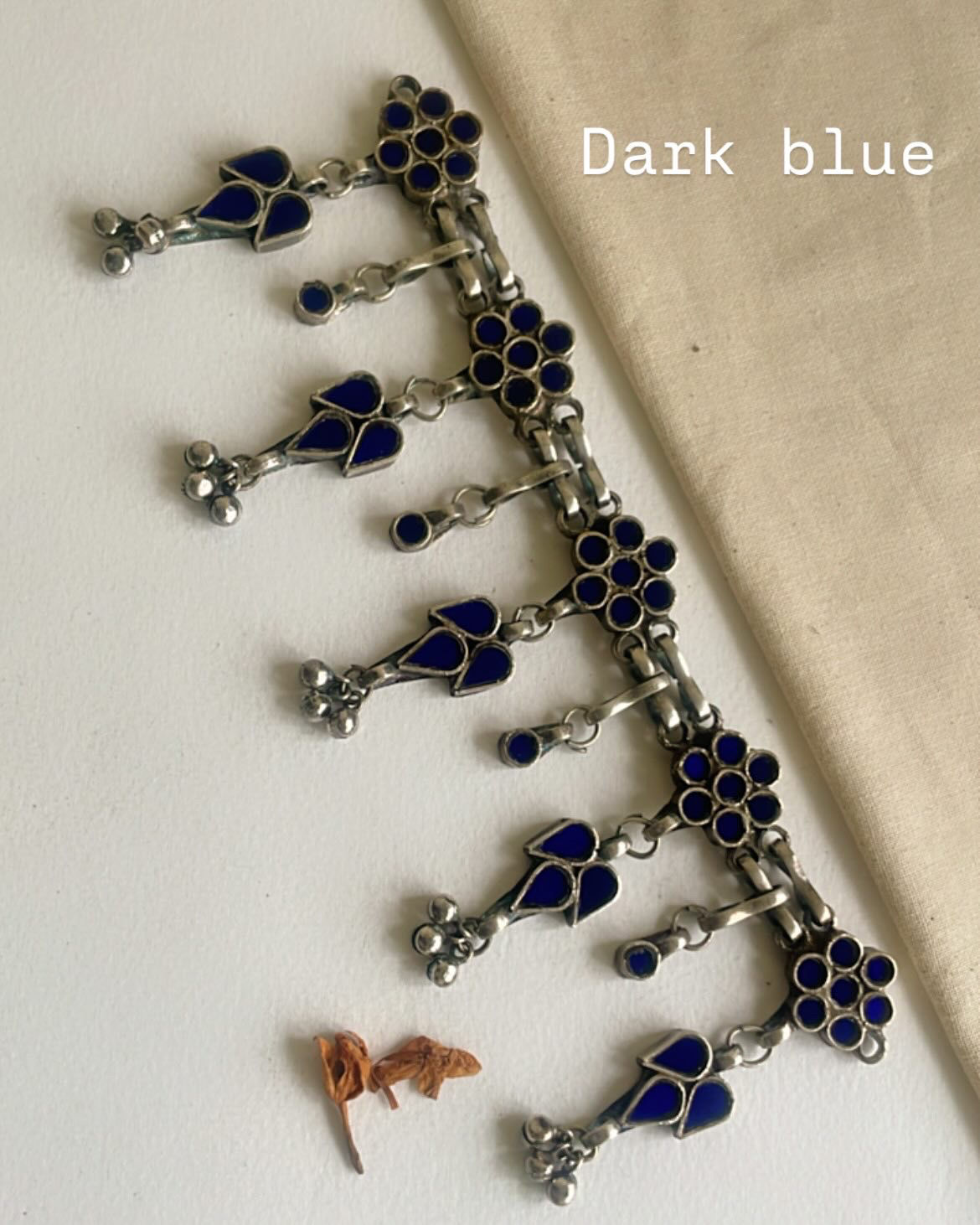 Saroj glass choker