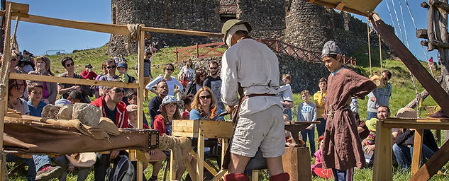 Ncotèl à Espalion Aveyron. Forge médiéval et initiation a la forge
