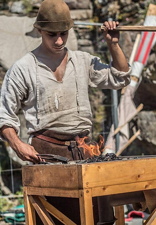Ncotèl à Hautpoul Mazamet Tarn. Forge médiéval et initiation a la forge