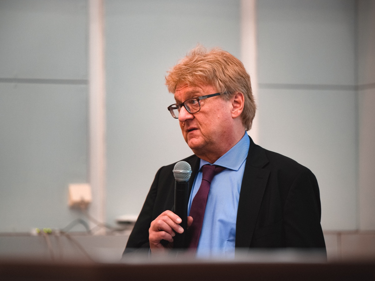 Prof Hans Peter Hartung.jpg