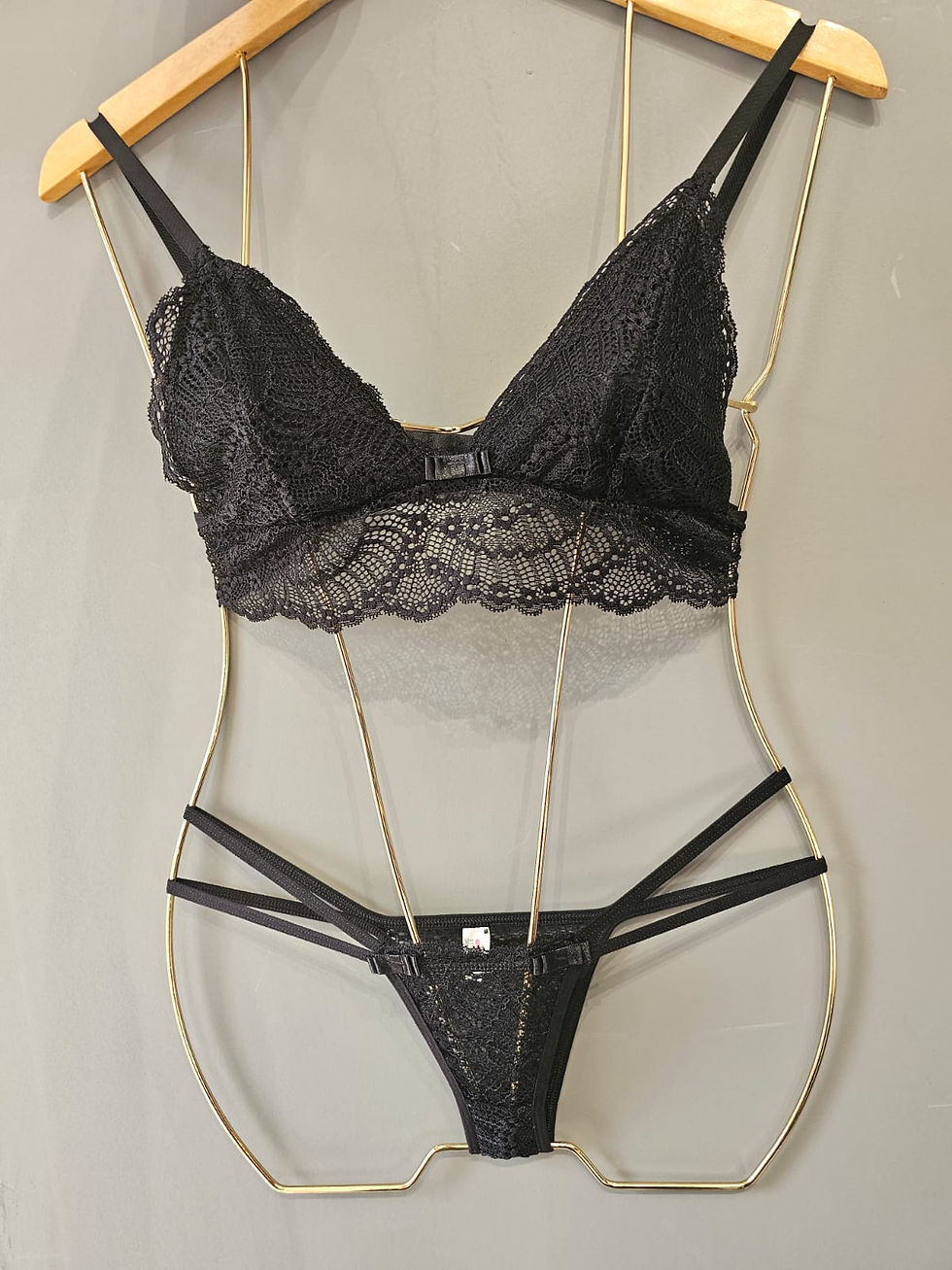 YASMIN RENDA PRETO SEM BOJO
