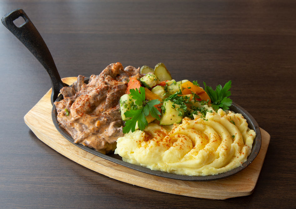 spécialité russe, Spécialité culinaire russe, Boeuf Stroganoff, purée de pommes de terre, 
purée 