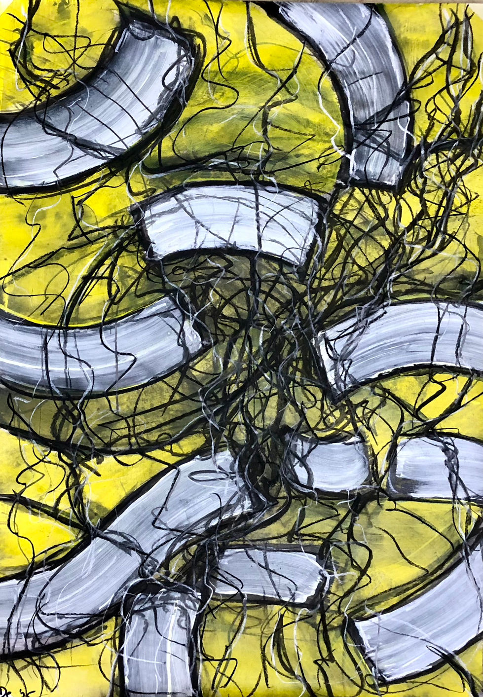 Hellgraue Streifen mit Liniengeflecht vor gelbem Hintergrund.