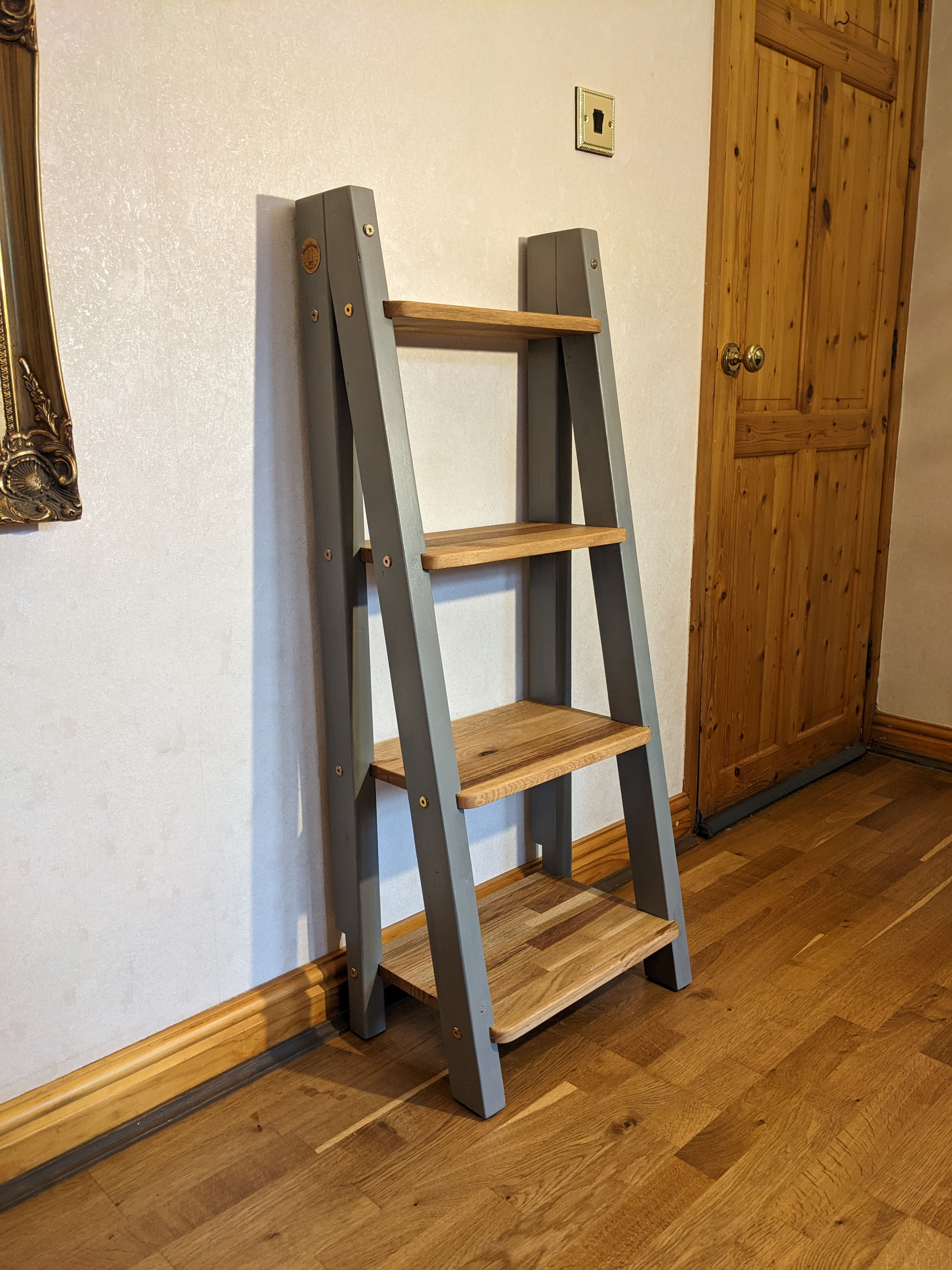4 step deep deluxe oak ladder shelf in mole's breath