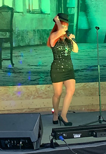 La chanteuse Elena de Vangelis en concert cabaret