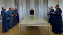 El Obispo que firmó junto a Pashinian y ahora regresó a la Santa Sede de Echmiadzín