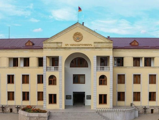 Artsaj: el presidente removió a todo su gabinete