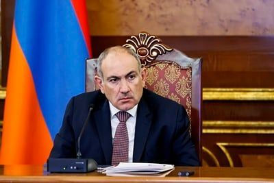 Pashinian "argumenta" su decisión repentina de aumentar las jubilaciones