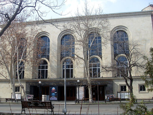 Primero cerraron ministerios, ¿ahora van por los teatros?...