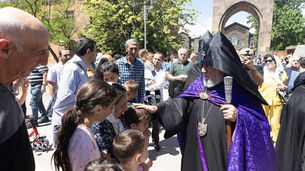 En todo el mundo, la mayoría de los armenios rechaza el nuevo ataque del gobierno de Pashinian contra Su Santidad y la Iglesia Apostólica Armenia