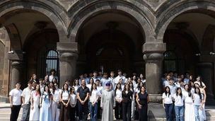 Alumnos de las escuelas armenias de nuestro país fueron recibidos por Su Santidad Karekín II