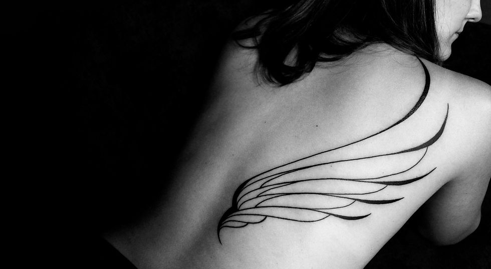 Lais-Bonamim-asa-gabi-bessa-tattoo-1-pb-gb_edited.jpg