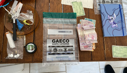 Repressão a tráfico de drogas e roubos em Balneário Camboriú, Itajaí e Camboriú