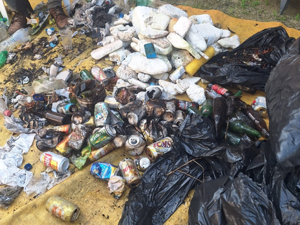 Lixo nos costões das praias de Balneário Camboriú: uma lição de incivilidade social