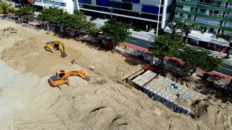 Limpeza e desassoreamento são realizados na cidade desde o ano passado