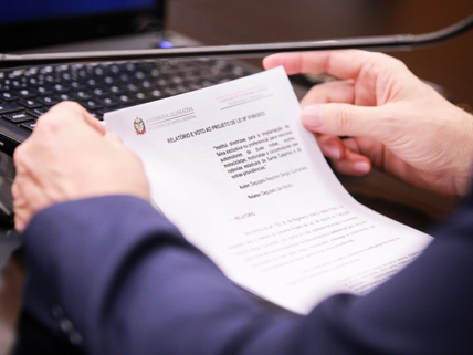 Um projeto: faixas exclusivas para veículos de duas rodas nas rodovias estaduais catarinenses