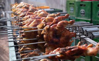 Japão ajustará protocolo sanitário e suspenderá importação apenas de cidades afetadas