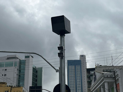 Radares eletrônicos caça-níqueis punem, não resolvem o essencial e custam caro, segundo vereador Naifer