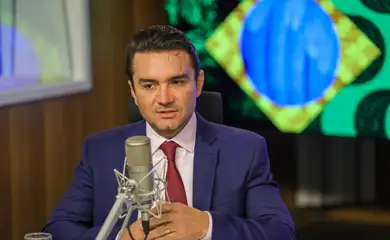 Ministro de Lula defende e elogia a "PEC das Praias"