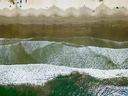 Depois da chuvarada, apenas dois pontos são considerados impróprios na Praia Central