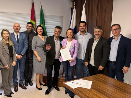 Juliana e Nilson assinam compromisso da OAB por campanha limpa e transparente