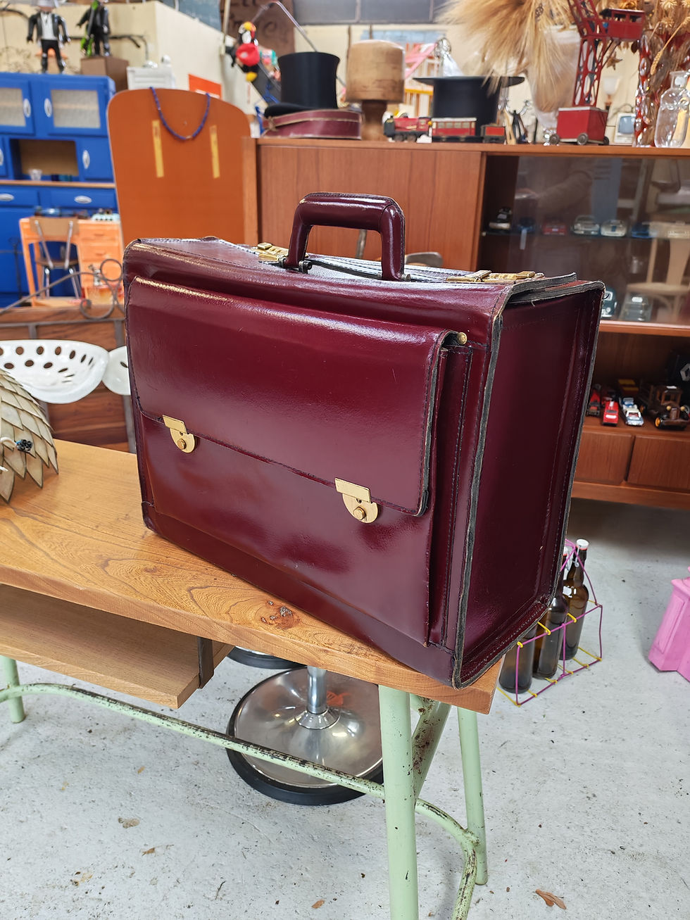 Miniature : Mallette de Pilote Vintage - Bordeaux & Laiton