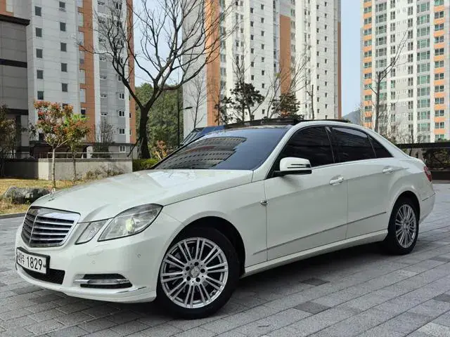 Miniature : MERCEDES E CLASS 2012/4 STOCK ID #SM1429