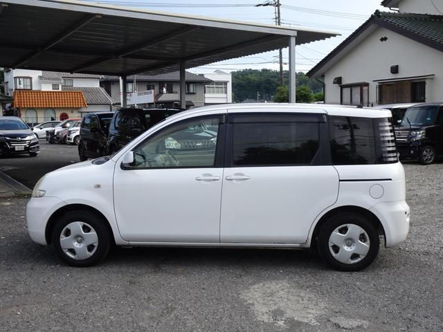 Thumbnail:  TOYOTA SIENTA 2004