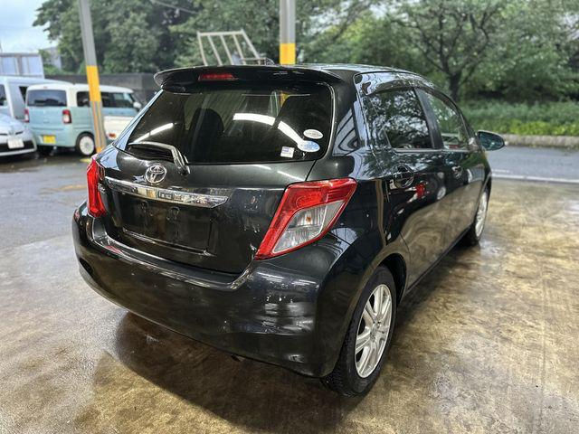 Minijatura: TOYOTA VITZ 2011/2 STOCK ID #SM1409