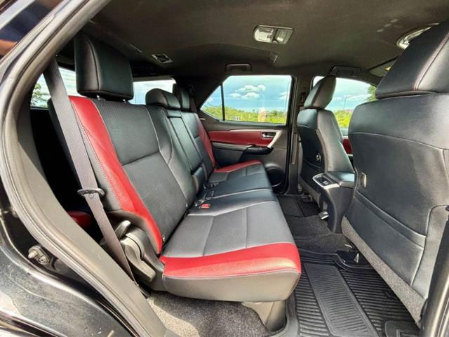 थंबनेल: TOYOTA FORTUNER 2021 2.4 LEGENDER BLACK TOP STOCK ID #SM1391