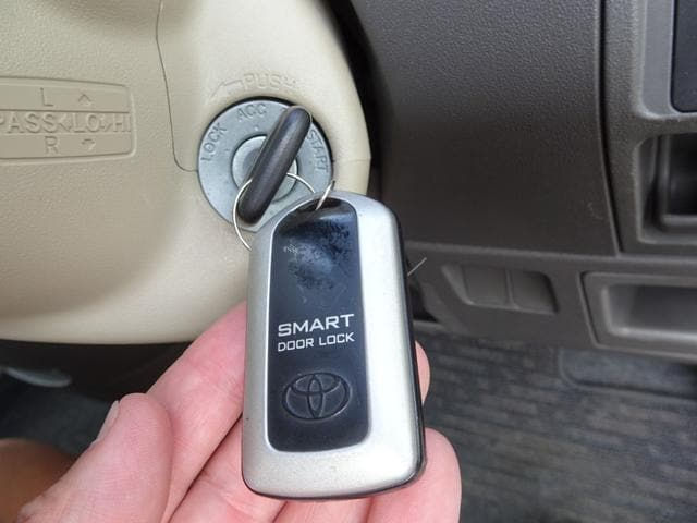 Thumbnail:  TOYOTA SIENTA 2004
