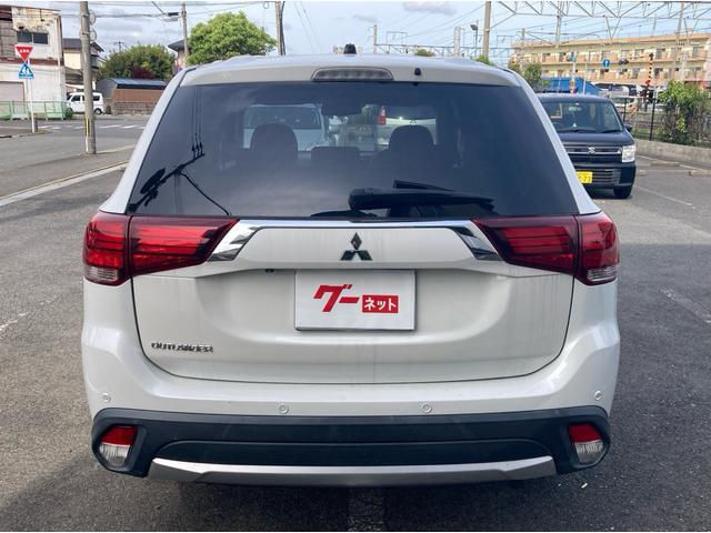 थंबनेल: MITSUBISHI OUTLANDER 2015/9 STOCK ID #SM1398
