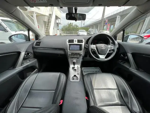 थंबनेल: TOYOTA AVENSIS (Wagon)
