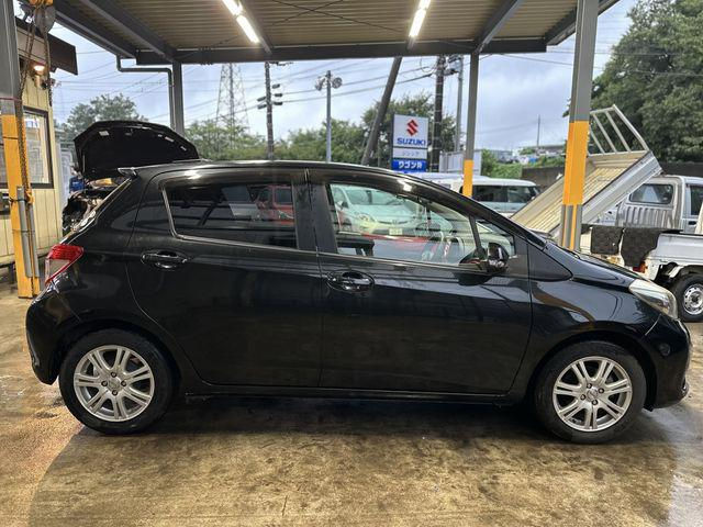 Minijatura: TOYOTA VITZ 2011/2 STOCK ID #SM1409
