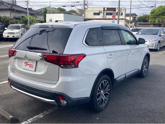 थंबनेल: MITSUBISHI OUTLANDER 2015/9 STOCK ID #SM1398