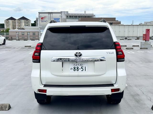 थंबनेल: TOYOTA LAND CRUISER PRADO 2021