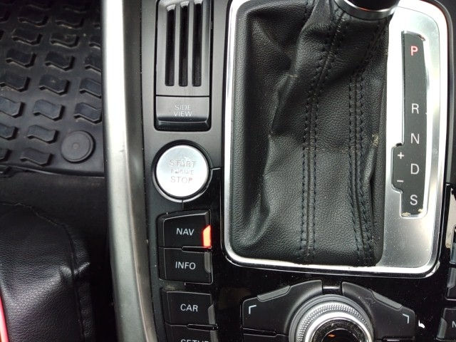 थंबनेल: AUDI Q5 SUV 2010