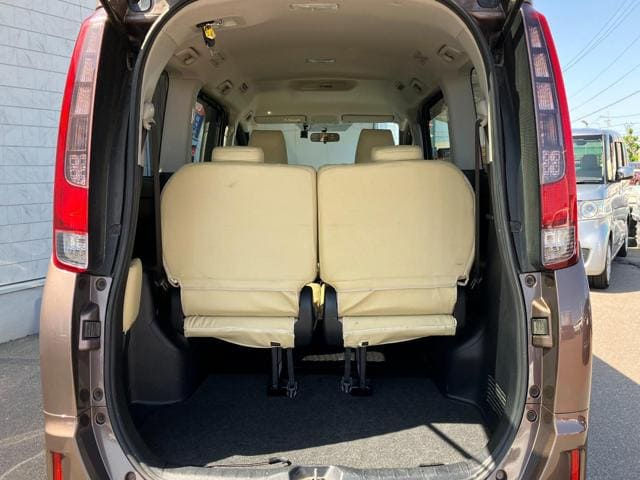 Thumbnail: TOYOTA NOAH