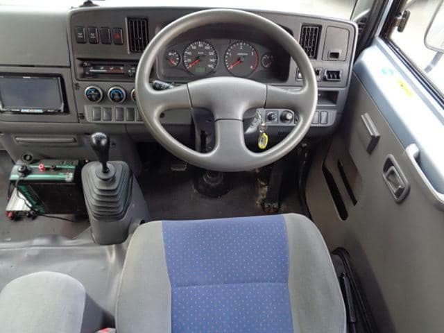 الصورة المصغرة: NISSAN CIVILIAN 2006