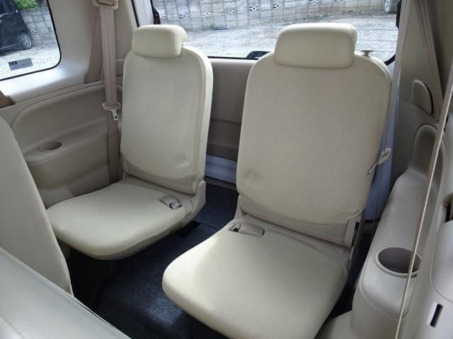 Thumbnail:  TOYOTA SIENTA 2004