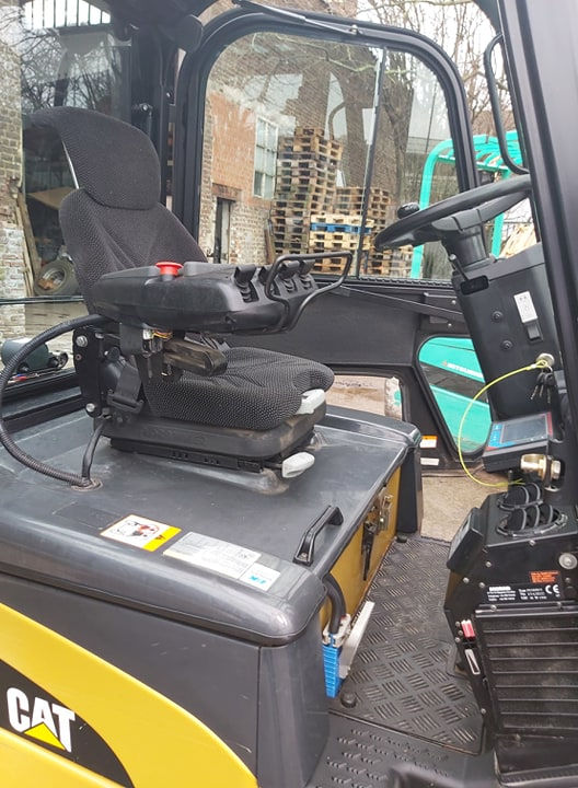 Thumbnail: Elektriche vorkheftruck Caterpillar, met cabine.